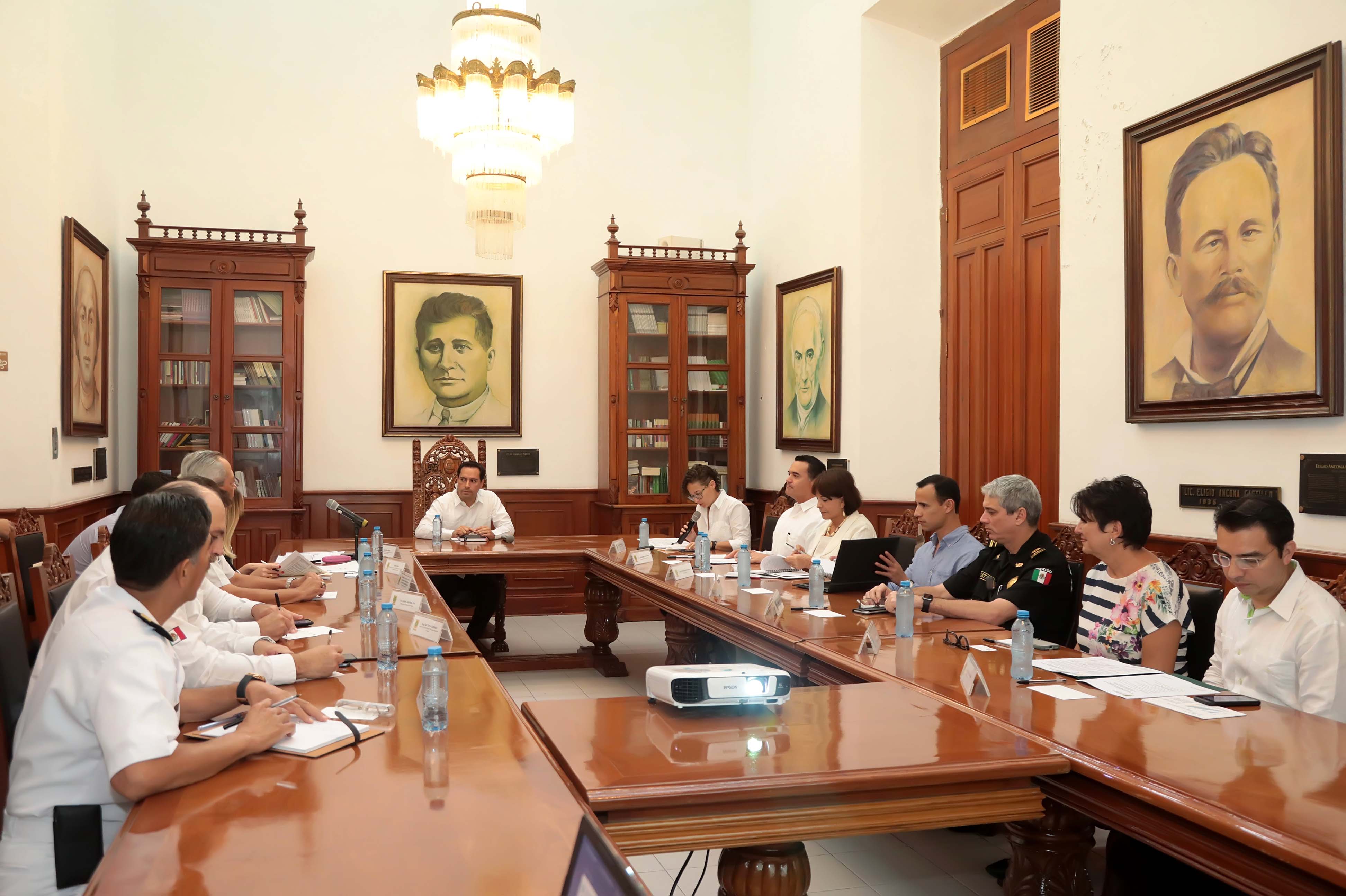 El Gobernador Mauricio Vila Dosal escucha necesidades de representantes de cruceros