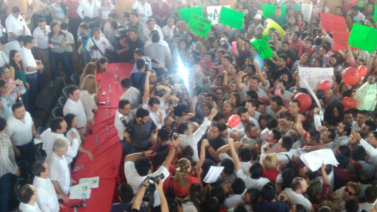 Se registra Victor Caballero como precandidato a la Alcaldía de Mérida