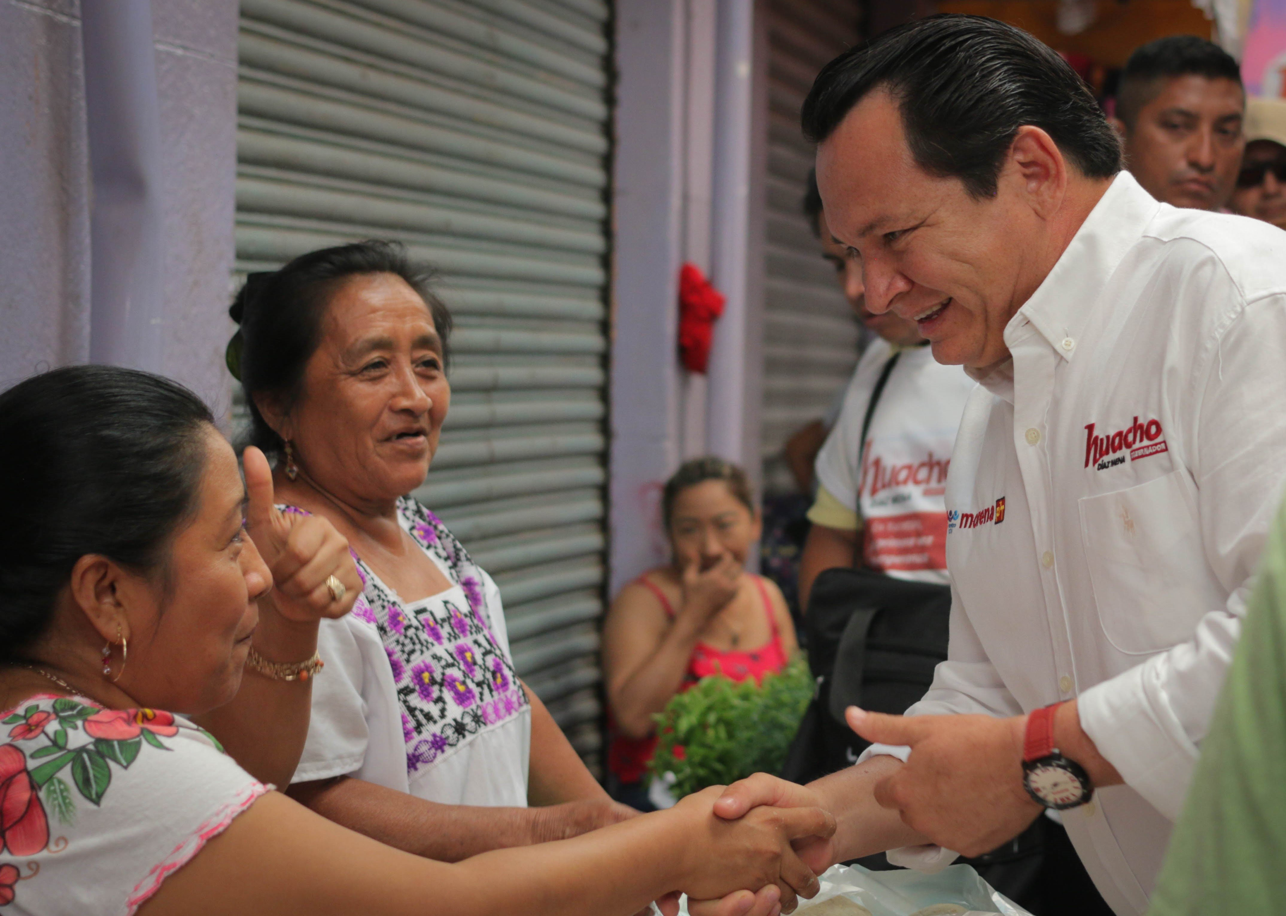 Demuestran locatarios del Lucas de Galvez su respaldo a 