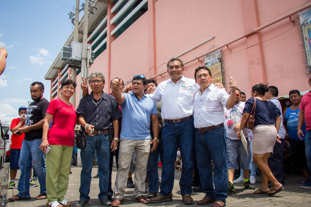 Constata Víctor Caballero carencias y abandono del mercado Lucas de Gálvez