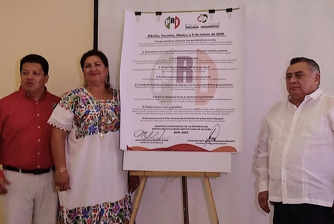 FÓRMULA DE FRANCISCO MEDINA Y CARMEN NAVARRETE FIRMAN 9 COMPROMISOS ANTE NOTARIO PÚBLICO.