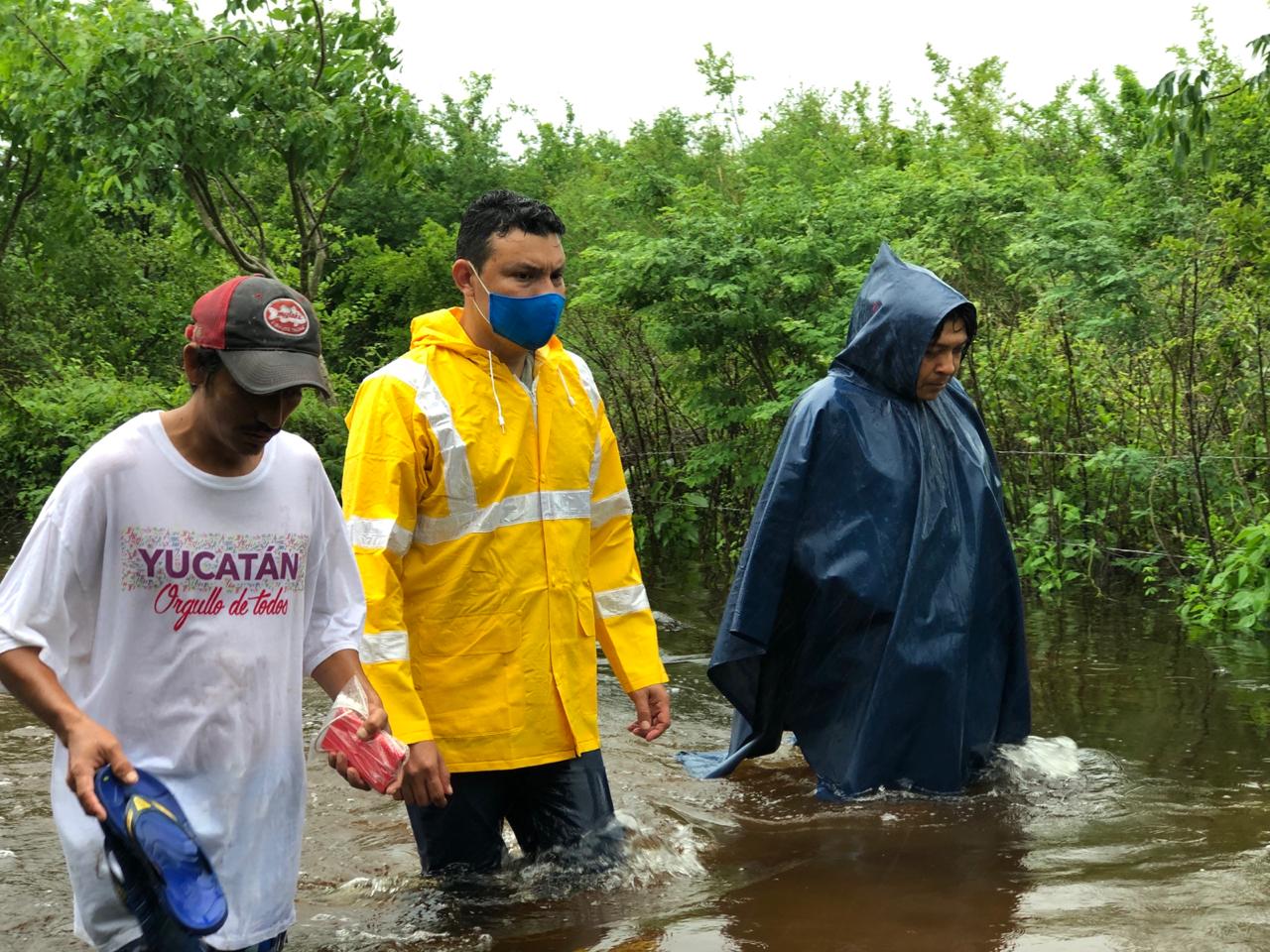 Presidente Municipal de Dzilam González apoya a la población ante estragos por 