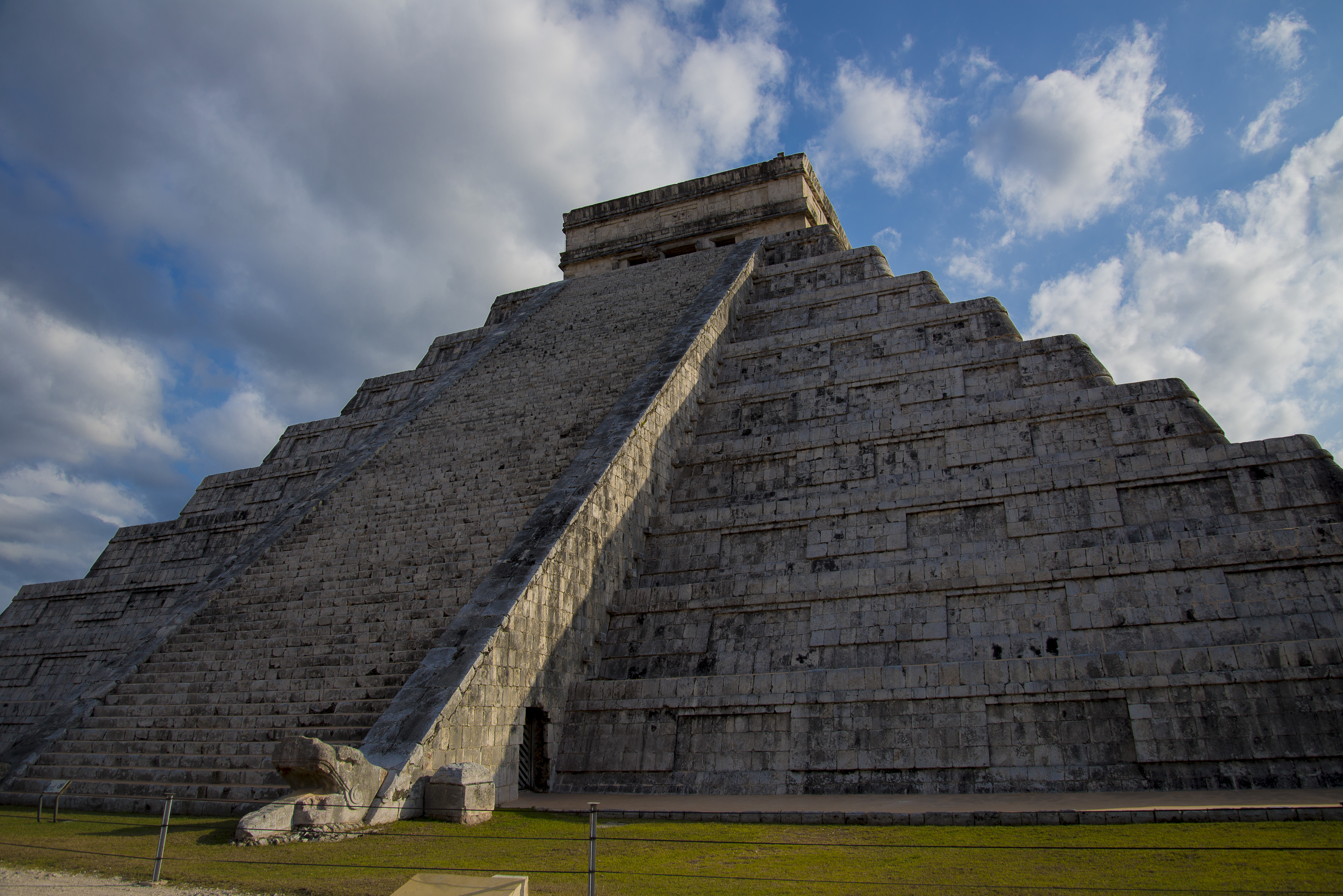 Kukulcán cumple con su cita en Chichén Itzá