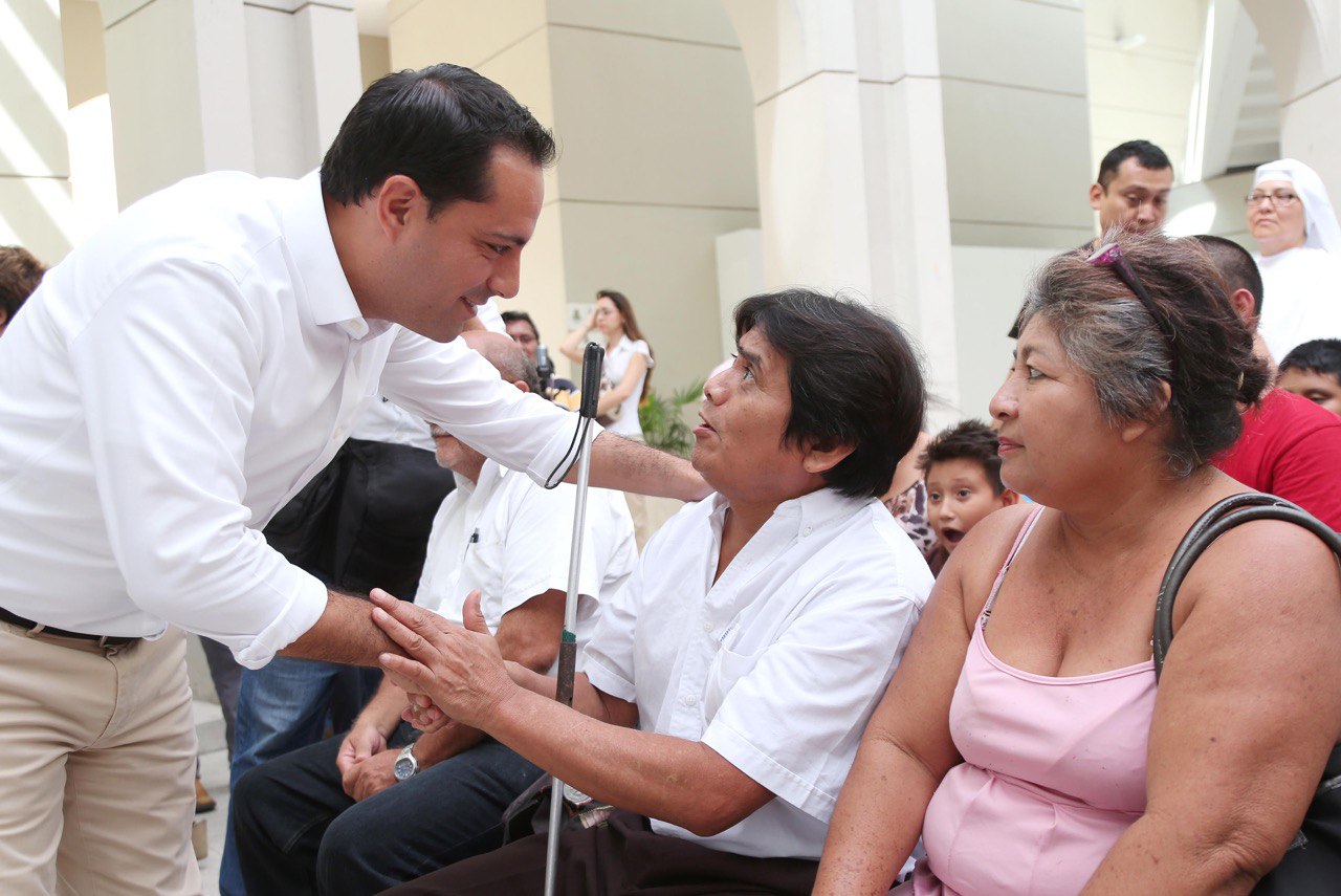 Gobernador Mauricio Vila Dosal cumple con las personas con discapacidad