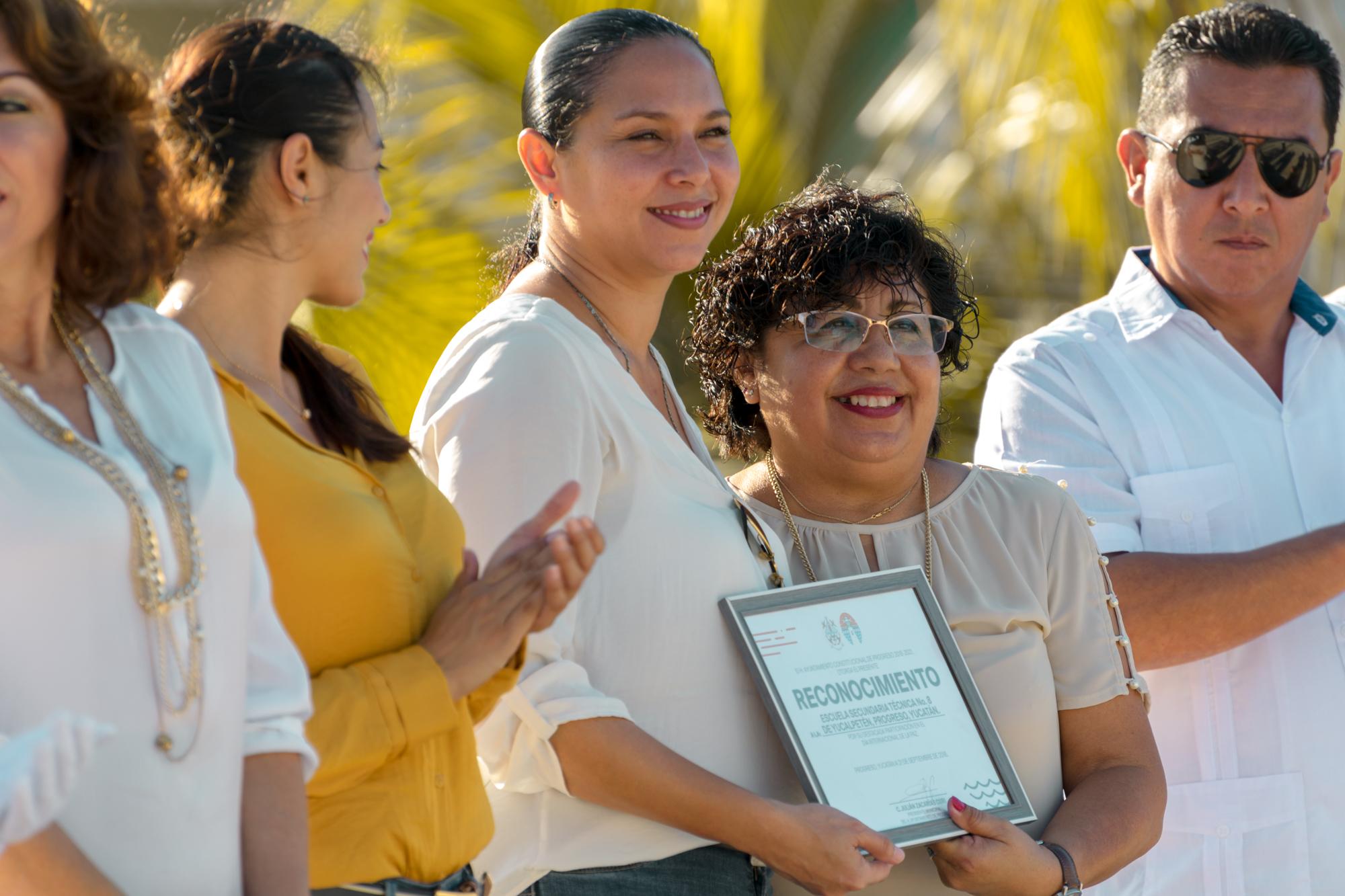 Autoridades Municipales y alumnos de la Secundaria Técnica Num. 8 participan en ceremonia cívica.