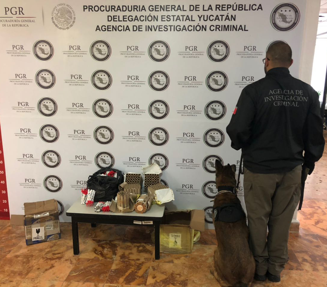 SE ASEGURA MATERIAL PIROTÉCNICO EN PAQUETERIA DE MÉRIDA