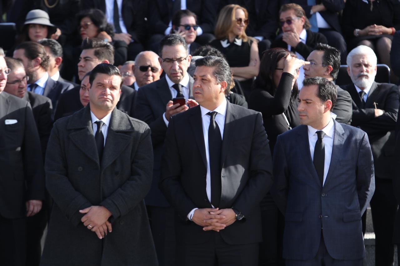 Gobernador Mauricio Vila Dosal acude a homenaje luctuoso en Puebla.